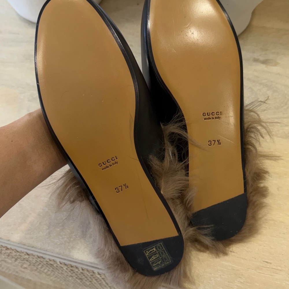 Gucci Black Leather Loafers with Brown Fur and Gold Hardware - Picture 6 of 7